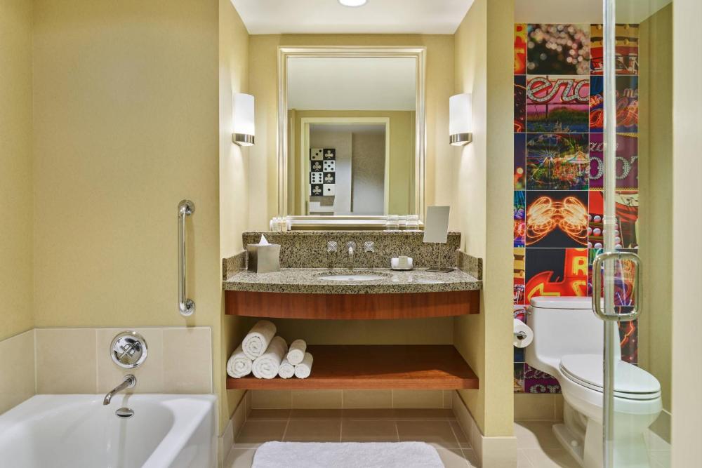 King Room with Adapted Tub - Mobility Accessible interior